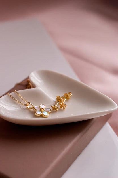 Daisy Charm Necklace