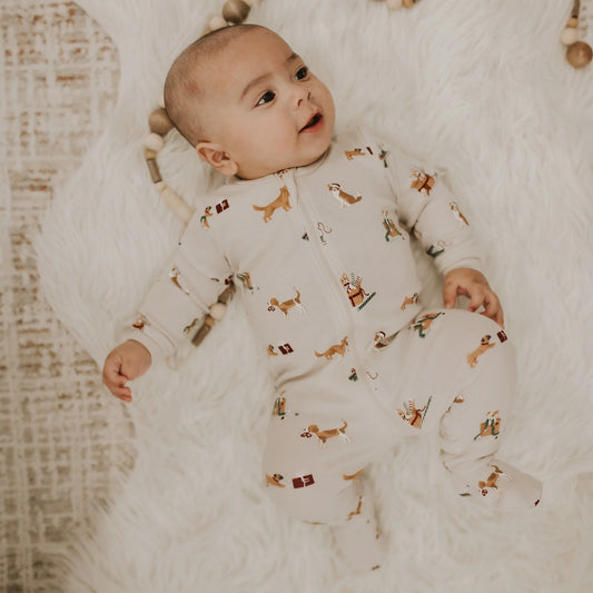 Santa Paws Print on Crème Sleeper