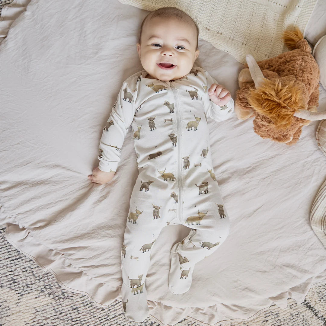 Highland Cow Print on Crème Sleeper