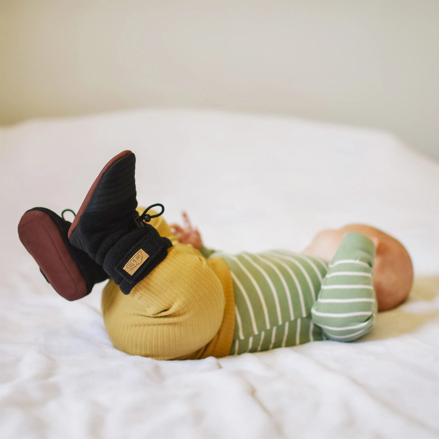 Black - Baby Stay-Put Cozy Booties |